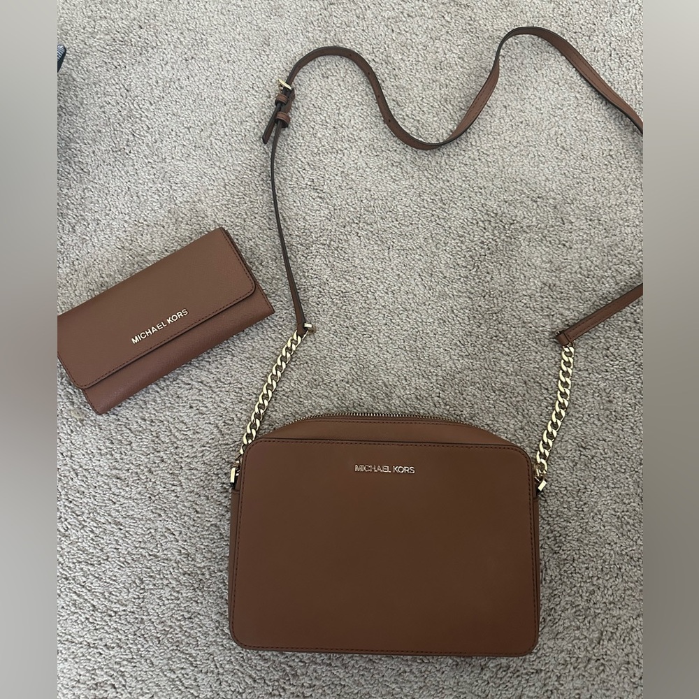 EUC MICHAEL KORS PURSE & MATCHING WALLET